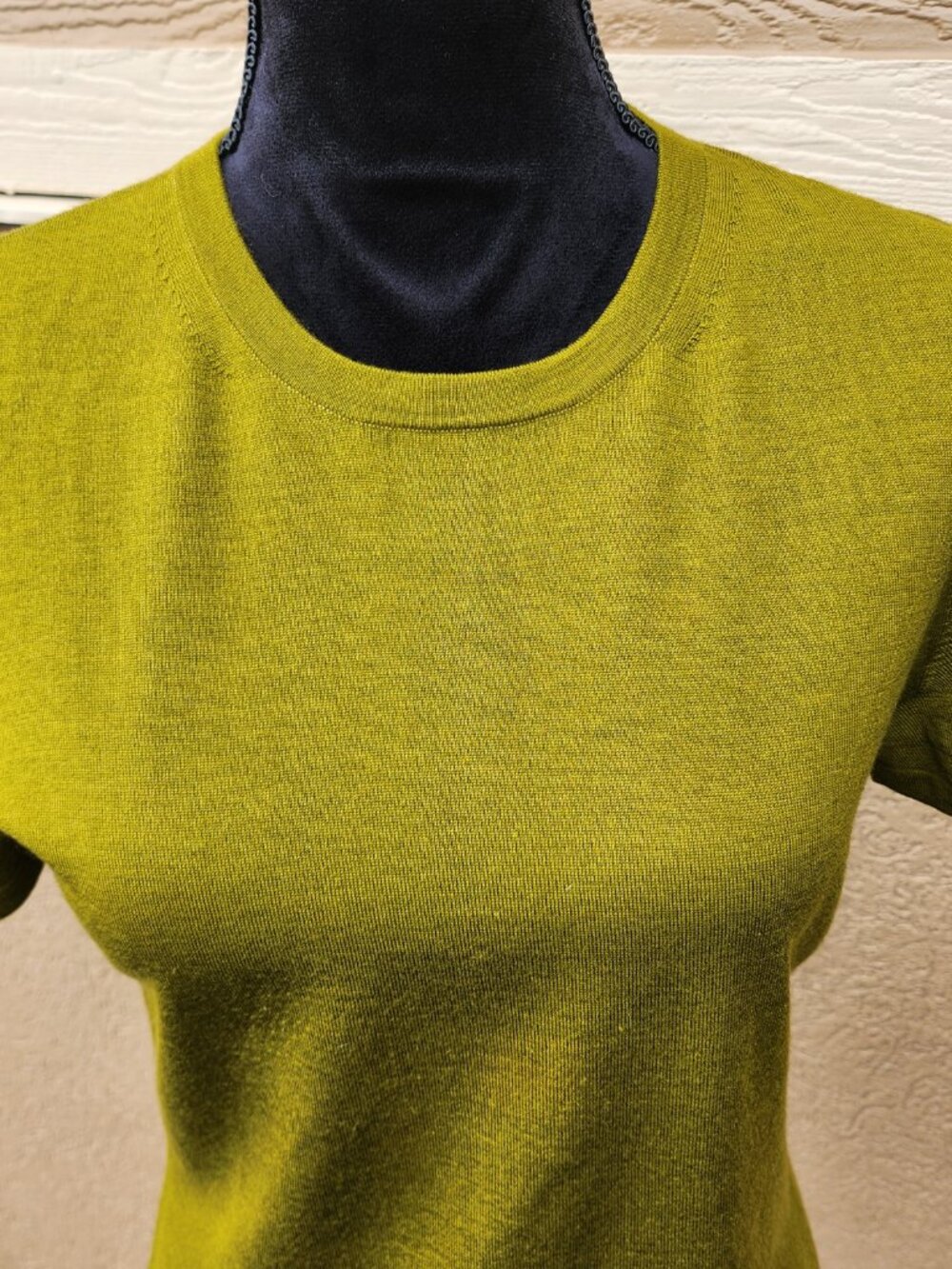 St. John Olive Green Short Sleeve Cashmere Silk Merino Minimalist Sweater Size S - Picture 11 of 13